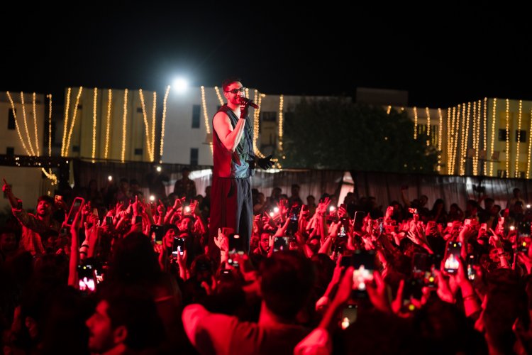 आंजनेय यूनिवर्सिटी स्टार नाईट “फुर्सत”, “एक दफा” और “बैकसीट” जैसे लोकप्रिय गानों में झूमी पब्लिक 