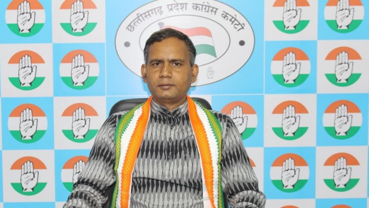 छत्तीसगढ़ के हजारों स्कूलों को बंद करके शिक्षकों के रिक्त पदों को खत्म करने का षड्यंत्र रचा है।