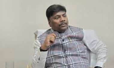 तेंदूपत्ता संग्राहकों के बोनस वितरण में अनियमितताओं पर वन विभाग की सख्त कार्रवाई।