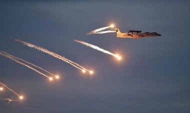 BREAKING: भारत ने पाकिस्तान को को दिया मुंहतोड़ जवाब, मिसाइल और ड्रोन से कराची-लाहौर पर किया बड़ा हमला