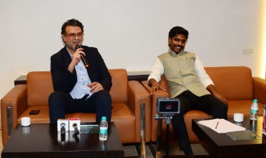 प्रसिद्ध अभिनेता, निर्माता, निर्देशक हरमन बावेजा ने प्रेस कॉन्फ्रेंस में रायपुर के पत्रकारों को संबोधित किया