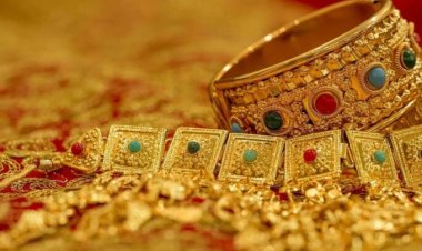 सोने की कीमत में गिरावट, चांदी हुई महंगी – जानें ताज़ा रेट और खरीदारी से जुड़ी जरूरी बातें