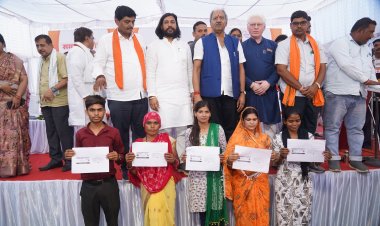 आरंग विधानसभा में जनसेवा की मिसाल बना समाधान शिविर समाधान शिविर में शामिल हुए कैबिनेट मंत्री दर्जा गुरु खुशवंत साहेब