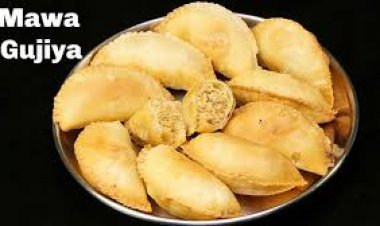 मावा गुजिया की रेसिपी बहुत ही आसान और इसे स्टेप बाय स्टेप फॉलो करके घर पर टेस्टी मावा गुजिया बना सकते हैं।