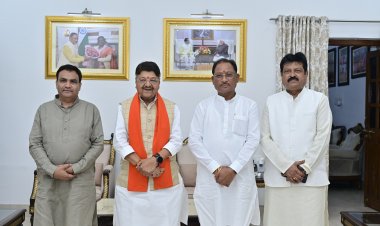 मुख्यमंत्री निवास में मध्यप्रदेश के केबिनेट मंत्री, वरिष्ठ नेता  कैलाश विजयवर्गीय  के साथ मुख्यमंत्री विष्णुदेव साय  से सौजन्य भेंट की।