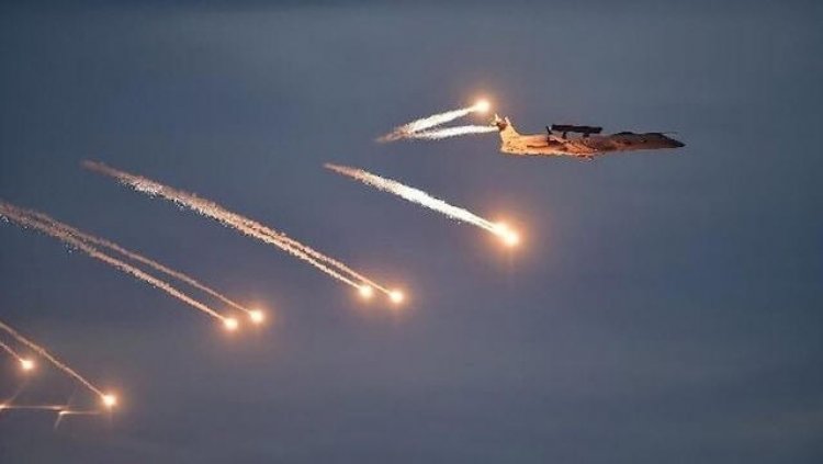 BREAKING: भारत ने पाकिस्तान को को दिया मुंहतोड़ जवाब, मिसाइल और ड्रोन से कराची-लाहौर पर किया बड़ा हमला