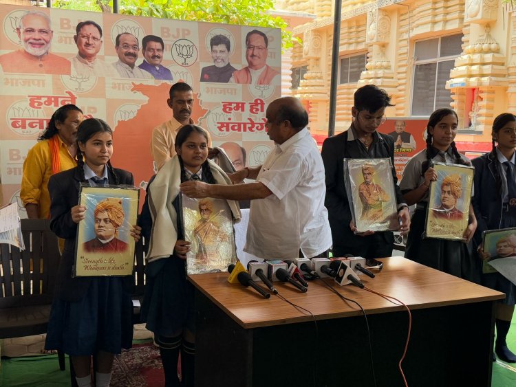 सच्ची लगन और मेहनत की जाए तो किसी भी लक्ष्य को प्राप्त किया जा सकता है-विधायक मिश्रा मेधावी छात्र-छात्राओं ने रायपुर उत्तर का बढ़ाया मान