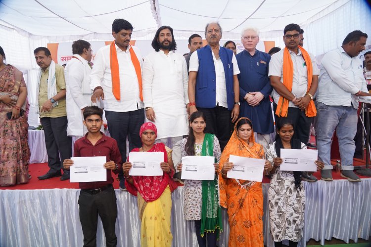 आरंग विधानसभा में जनसेवा की मिसाल बना समाधान शिविर समाधान शिविर में शामिल हुए कैबिनेट मंत्री दर्जा गुरु खुशवंत साहेब