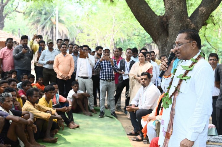 मुख्यमंत्री  विष्णु देव साय पहुंचे दंतेवाड़ा जिले के ग्राम मुलेर : छत्तीसगढ़ के अंतिम छोर पर पहुंचा सुशासन तिहार