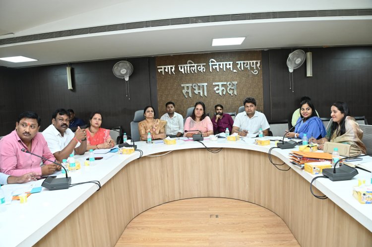 CG 24 News की खबर का असर : बारिश पूर्व नालों की तली तक हो सफाई : मीनल चौबे