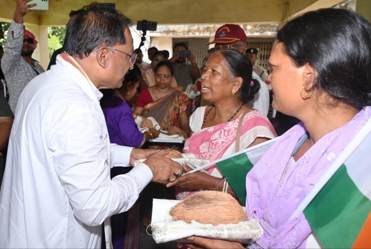 तिरंगा यात्रा में शहीदों के परिजनों को मुख्यमंत्री साय ने शाल और श्रीफल भेंटकर जताया श्रद्धा और सम्मान…