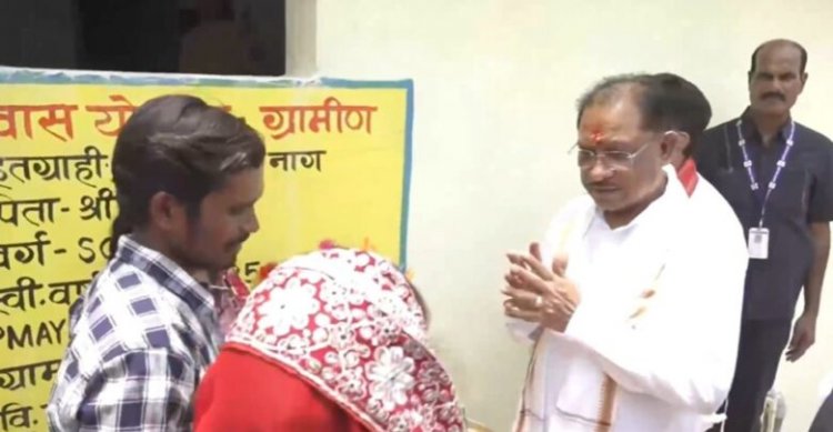 सुशासन तिहार: सीएम विष्णुदेव साय बिना पूर्व सूचना पहुंचे मुरमुंदा, ग्रामीणों से लिया योजनाओं का फीडबैक