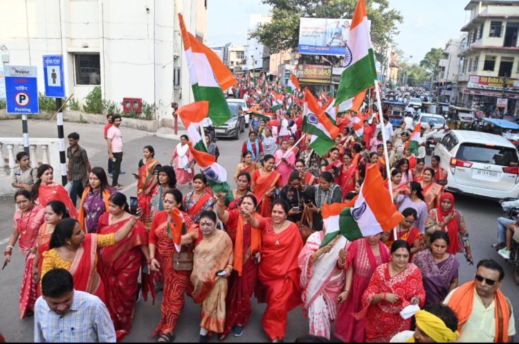 0ऑपरेशन सिंदूर की सफलता पर रायपुर में डेढ़ हजार से अधिक महिलाओं ने उत्साह से निकाली तिरंगा यात्रा0*