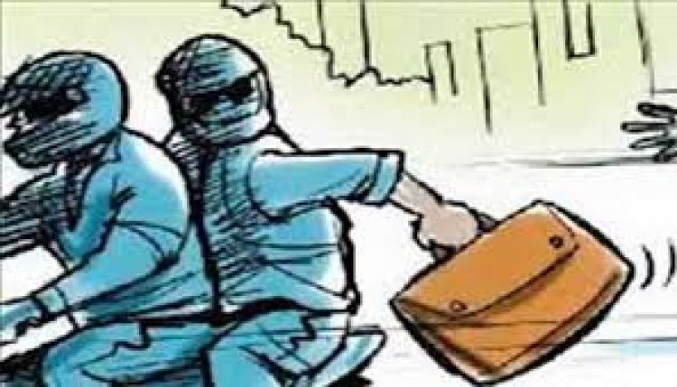 राजधानी में दिनदहाड़े उठाईगिरी : शातिर लाखों रुपए लेकर हुआ फरार, ऐसे दिया वारदात को अंजाम, जांच में जुटी पुलिस…..