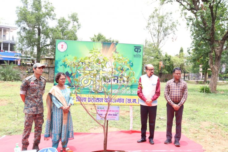 राज्यपाल  रमेन डेका ने ‘एक पेड़ माँ के नाम‘ अभियान के तहत कलेक्ट्रेट परिसर में  लगाया मौल श्री का पौधा