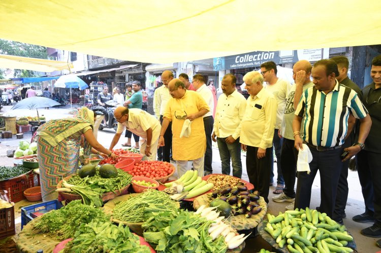 मदर टैरेसा वॉर्ड में एक विशेष निरीक्षण  किया गया, उत्तर विधायक  पुरंदर मिश्रा ने