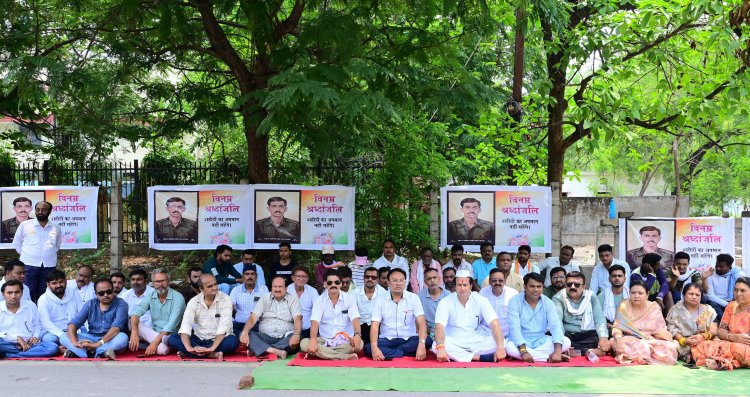 कांग्रेसजनों ने शहीद राजीव पांडेय जी के 38वें पुण्यतिथि पर एवं शहीद कौशल यादव जी को सादर नमन किया एवं श्रद्धांजलि अर्पित की