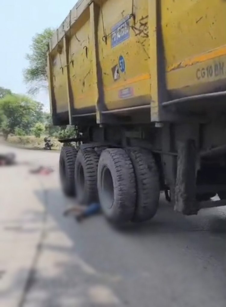 Accident : तेज रफ्तार ट्रेलर ने बाइक सवार युवकों को कुचला, चक्के में फंसकर दो टुकड़ों में बंटा युवक का शरीर