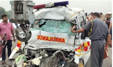 डेडबॉडी लेकर जा रही थी एंबुलेंस, रास्ते में हुआ भीषण एक्सीडेंट, 5 की गई जान