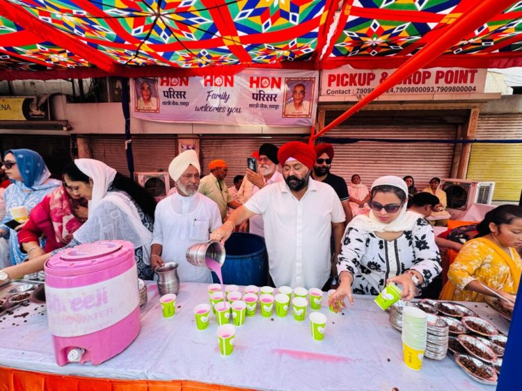 श्री गुरु अर्जन देव जी के शहीदी दिवस पर शहर में कई जगह लगी मीठे पानी की छबीले