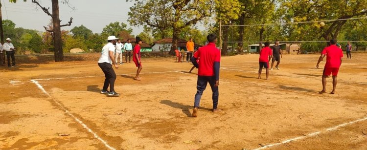 10 लाख की लागत से करडेगा में बना खेल मैदान