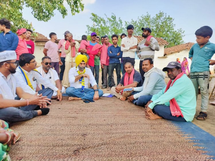 *नकटी गांव में घरों से बेदखली के खिलाफ आंदोलनरत ग्रामीणों से AAP के प्रतिनिधमंडल ने सुनी व्यथा*