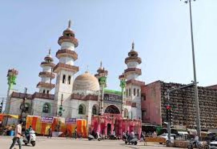 रायपुर नगर निगम ने ईद पर मस्जिद के आसपास की बस्तियों,मोहल्लों, कॉलोनियों, सीरत मैदान के सामने शास्त्री बाजार में विशेष सफाई, का फरमान जारी किया है.