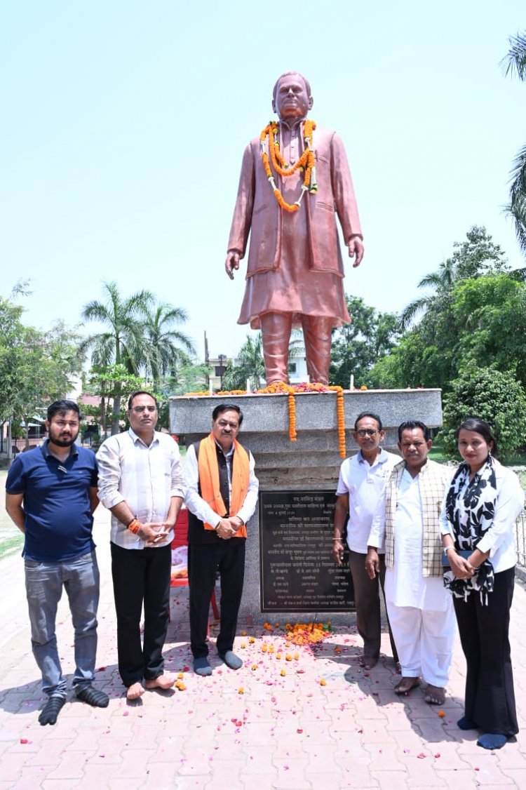 राविप्रा के पूर्व अध्यक्ष नर सिंह मण्डल का पुण्यतिथि पर निगम संस्कृति विभाग अध्यक्ष अमर गिदवानी, जोन 10 अध्यक्ष सचिन बी. मेघानी ने किया नमन