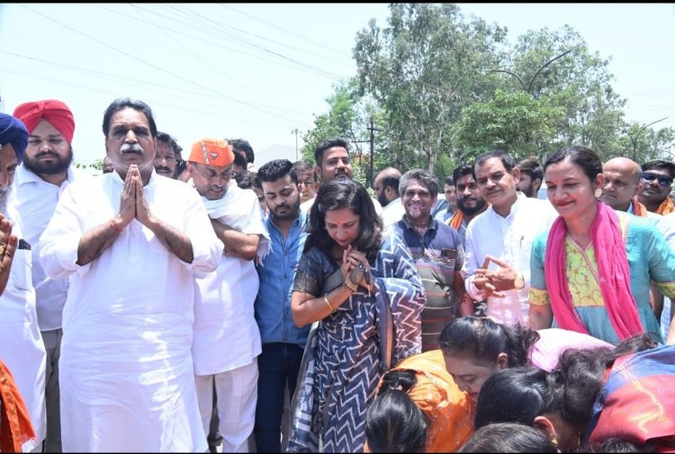 आने वाले समय में और भी बड़ी योजनाएं स्वीकृति की कतार में हैं-श्री मूणत  ## *शहीद भगत सिंह वार्ड में 65लाख रुपये के विकास कार्यों का भूमिपूजन*