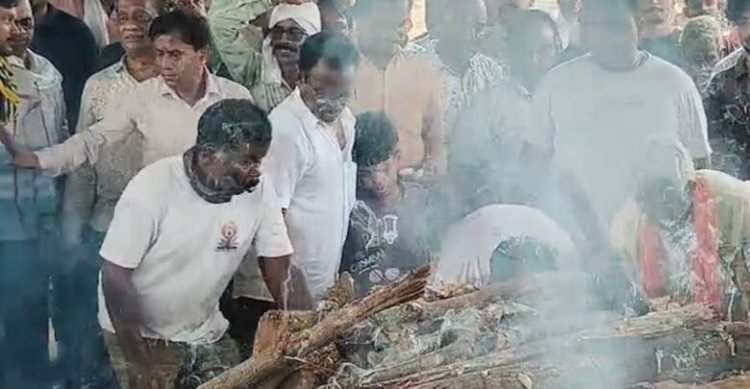 शहीद ASP आकाश गिरपुंजे पंचतत्व में विलीन, बेटे सिद्धार्थ ने दी मुखाग्नि