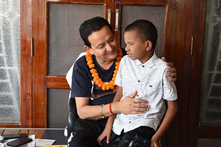 विधायक डॉ संपत अग्रवाल ने हिमांशु को दिया मार्गदर्शन, कहा-हर संभव सहयोग मिलेगा