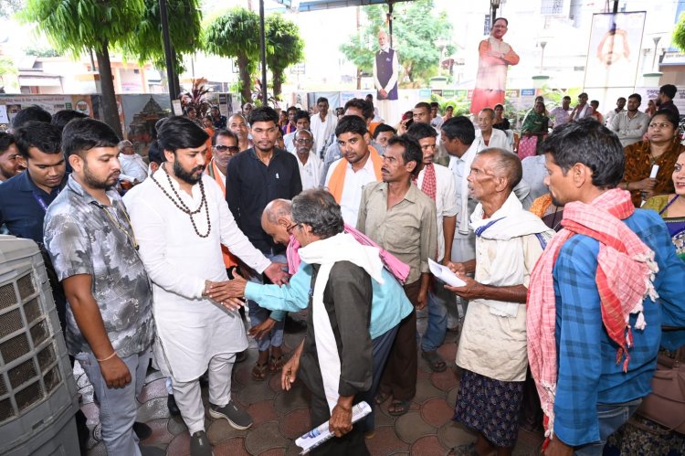 विधायक ने सुनी लोगों की समस्याएं,  मौके पर हुआ त्वरित समाधान प्रत्येक सप्ताह के भांति आरंग विधायक कार्यालय में जनदर्शन कार्यक्रम आयोजित किया गया