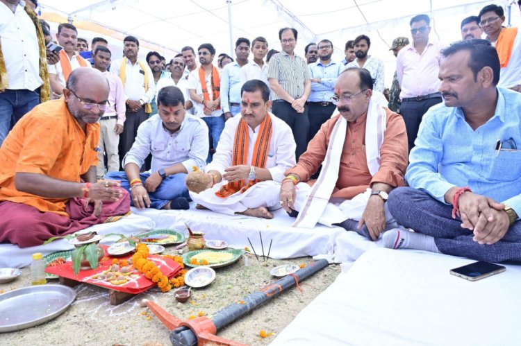 केंद्रीय राज्यमंत्री  तोखन साहू और उप मुख्यमंत्री अरुण साव ने 39 करोड़ रुपए से अधिक के कार्यों का किया भूमिपूजन