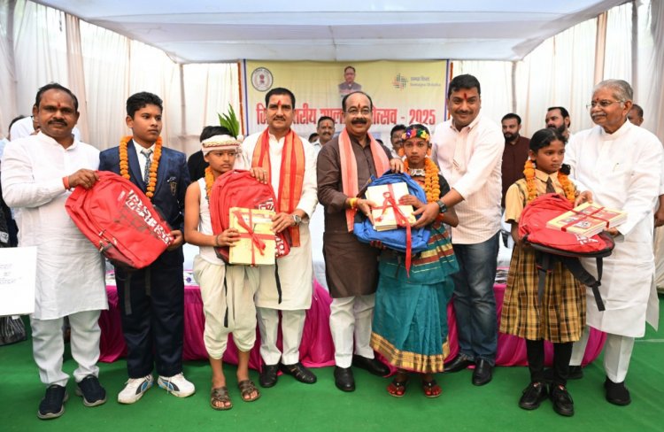 उत्साह और उल्लास के साथ मनाया गया शाला प्रवेशोत्सव बच्चों को साइकिल, किताब व बैग वितरित