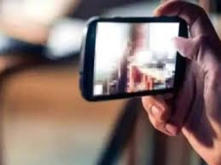 रील बाज    अब मंदिरों और धार्मिक स्थलों को भी नहीं छोड़ रहे है।