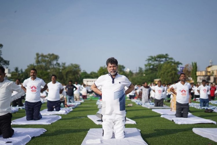 योग हमारे शारीरिक स्वास्थ्य को सुदृढ़ रखने के साथ ही हमें मानसिक और आत्मिक रूप से भी मजबूत रखता है।