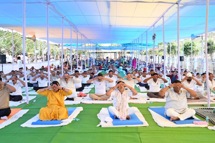 योग स्वस्थ शरीर व आनंदित मन का आधार है- सांसद