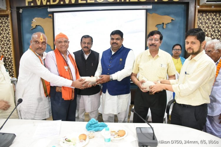 देश का संविधान सर्वोपरि है जिसे आज से 50 वर्ष पूर्व तत्कालीन प्रधानमंत्री द्वारा रौंदा गया