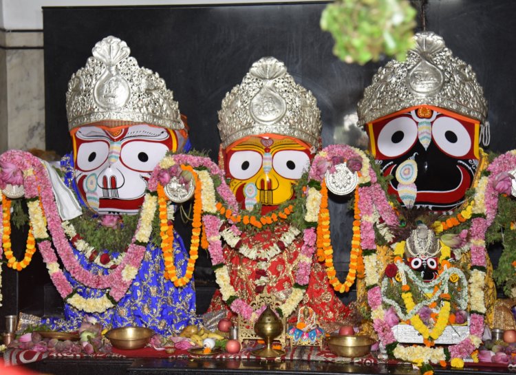 आज भगवान जगन्नाथ की रथ यात्रा है और भक्त भगवान के दर्शन करेंगे।