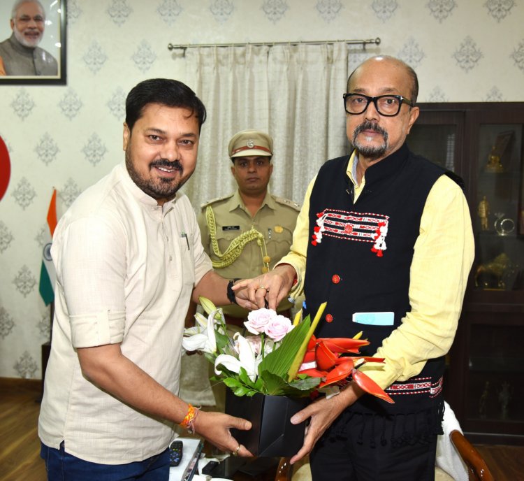 राज्यपाल श्री डेका से विधायक श्री शर्मा ने सौजन्य भेंट की