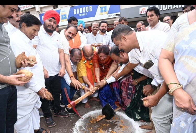 अटल चौक एटीएम से से तिलक नगर अवन्ति विहार तक 23 लाख में पाईप लाईन विस्तार, तेलीबांधा में 4 लाख में भवन निर्माण कार्य शीघ्र कराने किया भूमिपूजन