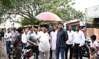 उत्तर विधायक  पुरंदर मिश्रा ने आयुक्त  विश्वदीप सहित राजातालाब, तेलीबांधा बाजार, झंडा चौक पंडरी, एक्सप्रेस वे ब्रिज के नीचे शिफ्ट चावडी का किया निरीक्षण