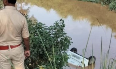 CG : अनियंत्रित होकर नहर में गिरी कार, एक ही परिवार के तीन लोगों की मौत, मचा कोहराम
