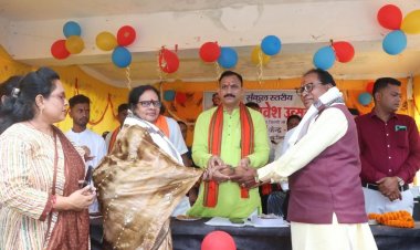 स्वास्थ्य मंत्री के हाथों सम्मानित हुए  लोक कलाकार मानिकपुरी दंपति