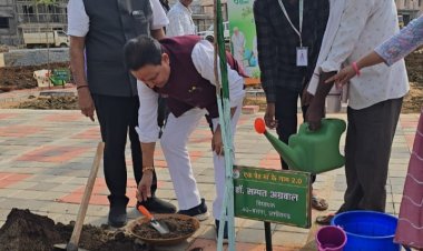 एक पेड़ माँ के नाम : हर पौधा एक कहानी कहता है,इस बार माँ के नाम लगाया- विधायक डॉ संपत अग्रवाल