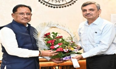 मुख्यमंत्री साय से भारत सरकार में भूमि संसाधन सचिव ने की सौजन्य भेंट