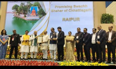 रायपुर शहर बना छत्तीसगढ़ की पहली 7 स्टार सिटी रायपुर नगर पालिक निगम के पार्षदों, स्वच्छता ब्राड एम्बेसडरों, निगम अधिकारियों, कर्मचारियों, स्वच्छता दीदियों, सफाई मित्रों के प्रयासो को सराहा