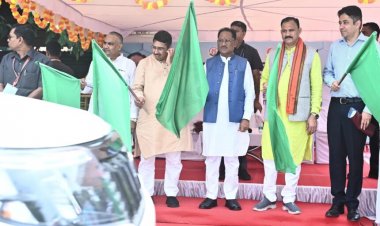 छत्तीसगढ़ को शीघ्र मिलेंगे 851 नए एंबुलेंस, मुख्यमंत्री ने मैदानी स्वास्थ्य अमले के लिए 151 नए वाहनों को दिखाई हरी झंडी