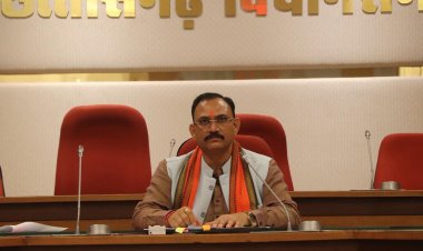 छत्तीसगढ़ के स्वास्थ्य मंत्री  श्याम बिहारी जायसवाल वीडियो कॉन्फ्रेंसिंग के जरिए बैठक में हुए शामिल