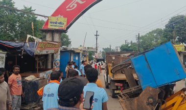 सडक पर सब्जी व्यवसाय कर रहे व्यवसायियों को बाजार के चबूतरो में व्यवस्थापित करने तैयारी